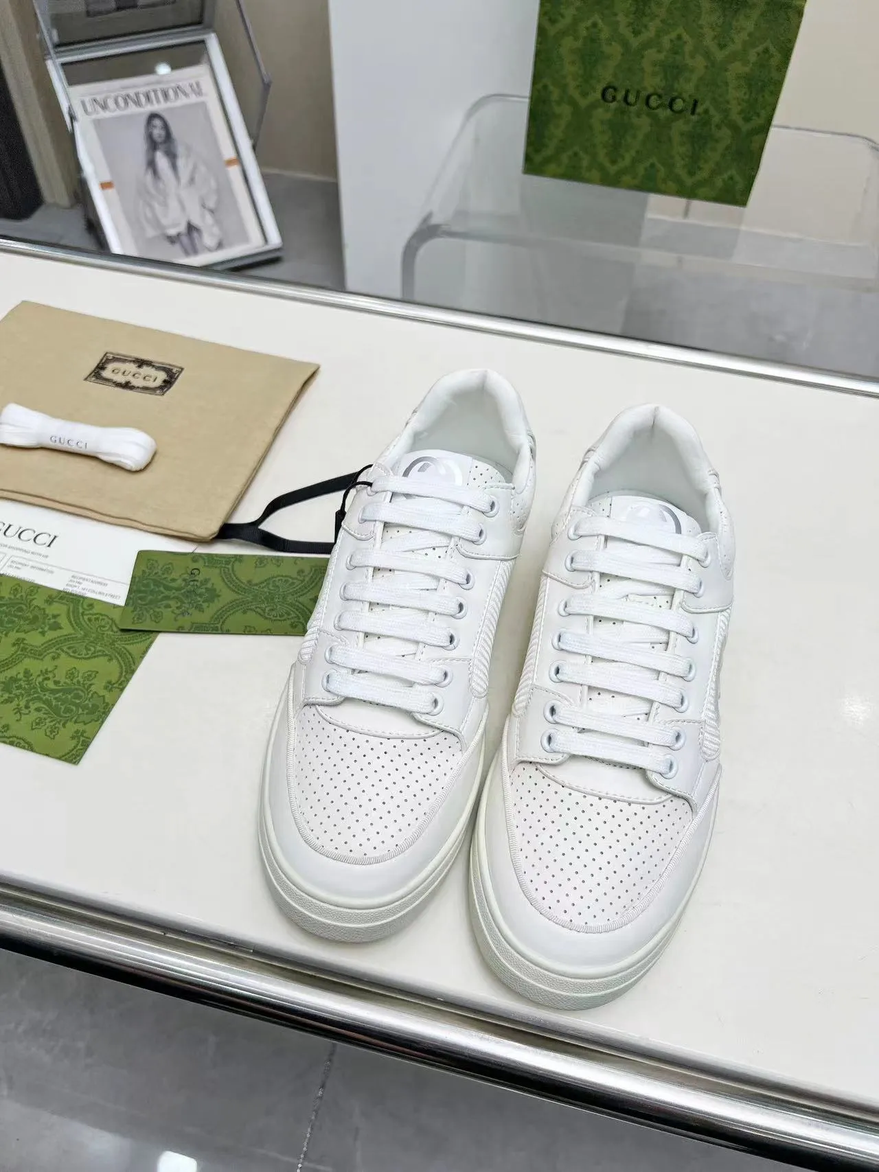 P620 💞💞Gucci G Home’s latest popular sports shoes, couple’s style, casual, retro white shoes 🌸🌸🌸 New popular series. The exquisite and compact interlocking double G logo romantically interprets the aesthetic concept of this series. Made of off-white leather, retro inspiration is cleverly blended into the sneaker design to reinterpret the brand logo. Exquisitely packaged at the delivery counter 🛍📦 ▪️Fabric: Original custom-made imported first-layer cowhide leather ▪️Lining: Original custom-made imported cowhide lining ▪️Outsole: Original molded two-color TPU outsole ▪️Size: Women's 35-40 / Men's 39-45